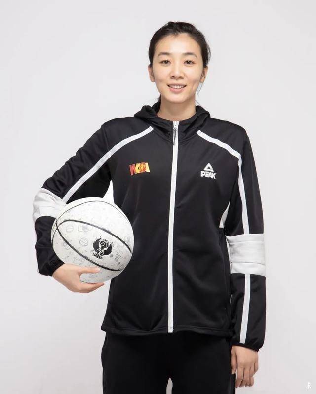 15年军旅生涯,少校军衔,进驻体育局的赵爽年薪多少?