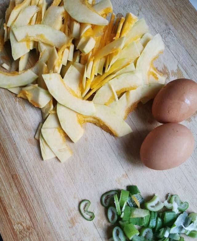 方瓜炒鸡蛋怎么做?简单三步,营养又好吃!_老家_时候_蒜末