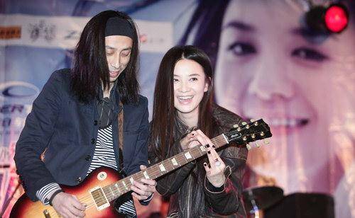 可谢天笑的老婆付兰可不是吃素的,她要坚决捍卫自己的家庭.