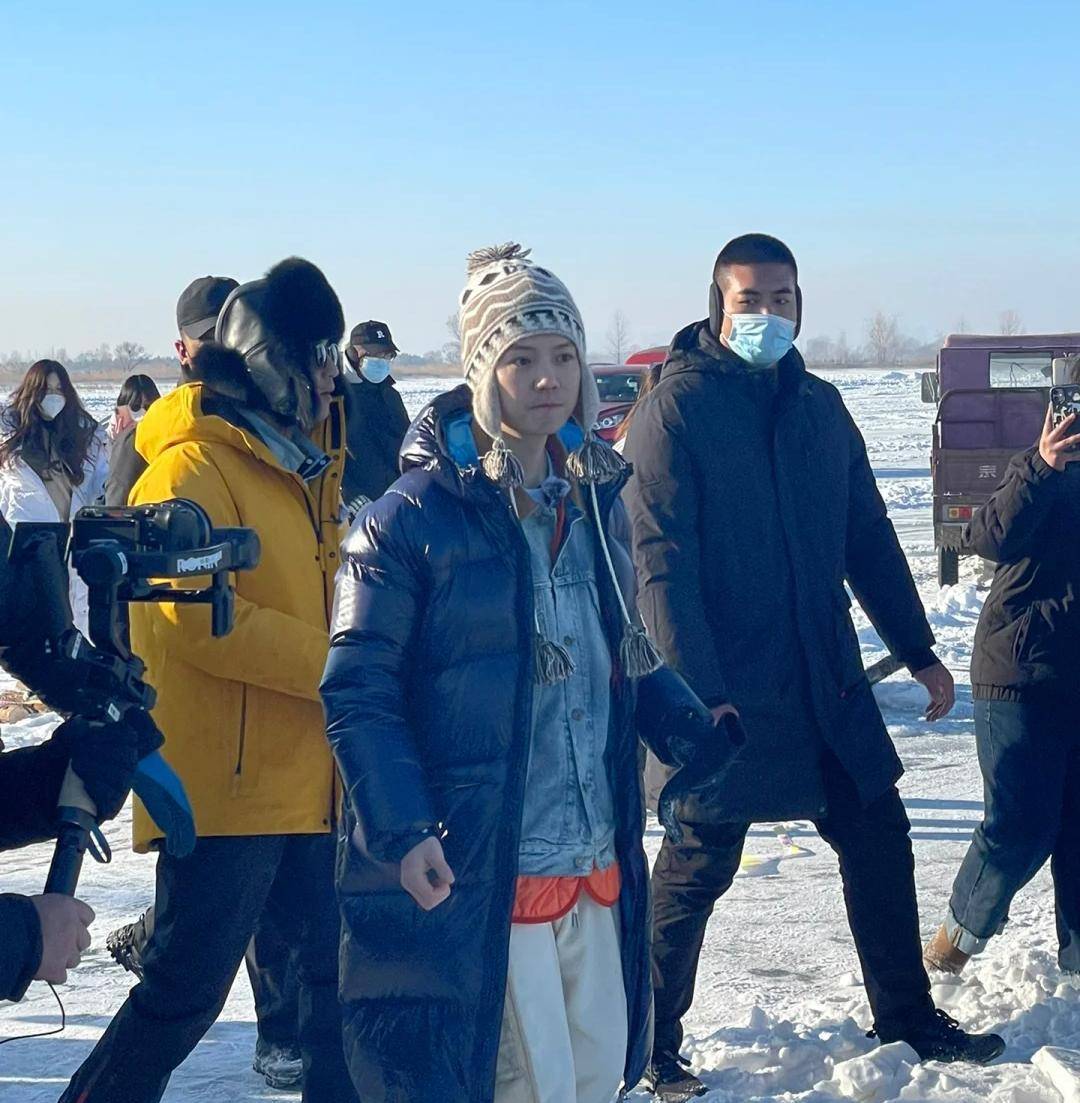 32岁鹿晗颜值回春,《五哈》与王冕同框夸赞:明星素人真喜欢_状态_网友