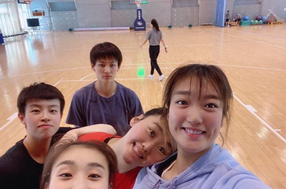 李梦成中国女篮签约nick第1人,那么他的代言费有多少?