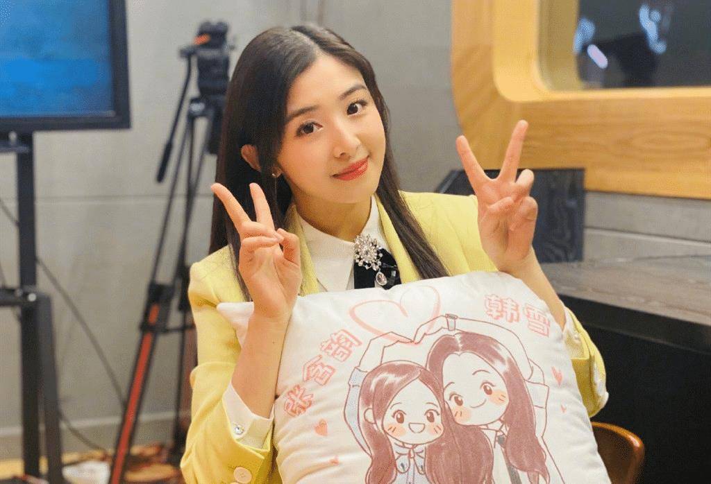 可谓是出道即巅峰,不过现如今随着年龄的增长,张含韵也是少了往日的