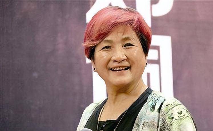 正是由于过于拼命努力,使得郑佩佩的身体出现了严重的透支