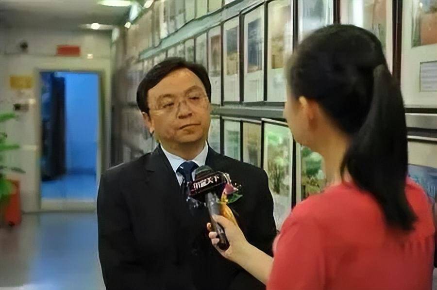比亚迪灵魂人物王传福:13岁丧父15岁丧母,今43岁身价数百亿_搜狐汽车_搜狐网