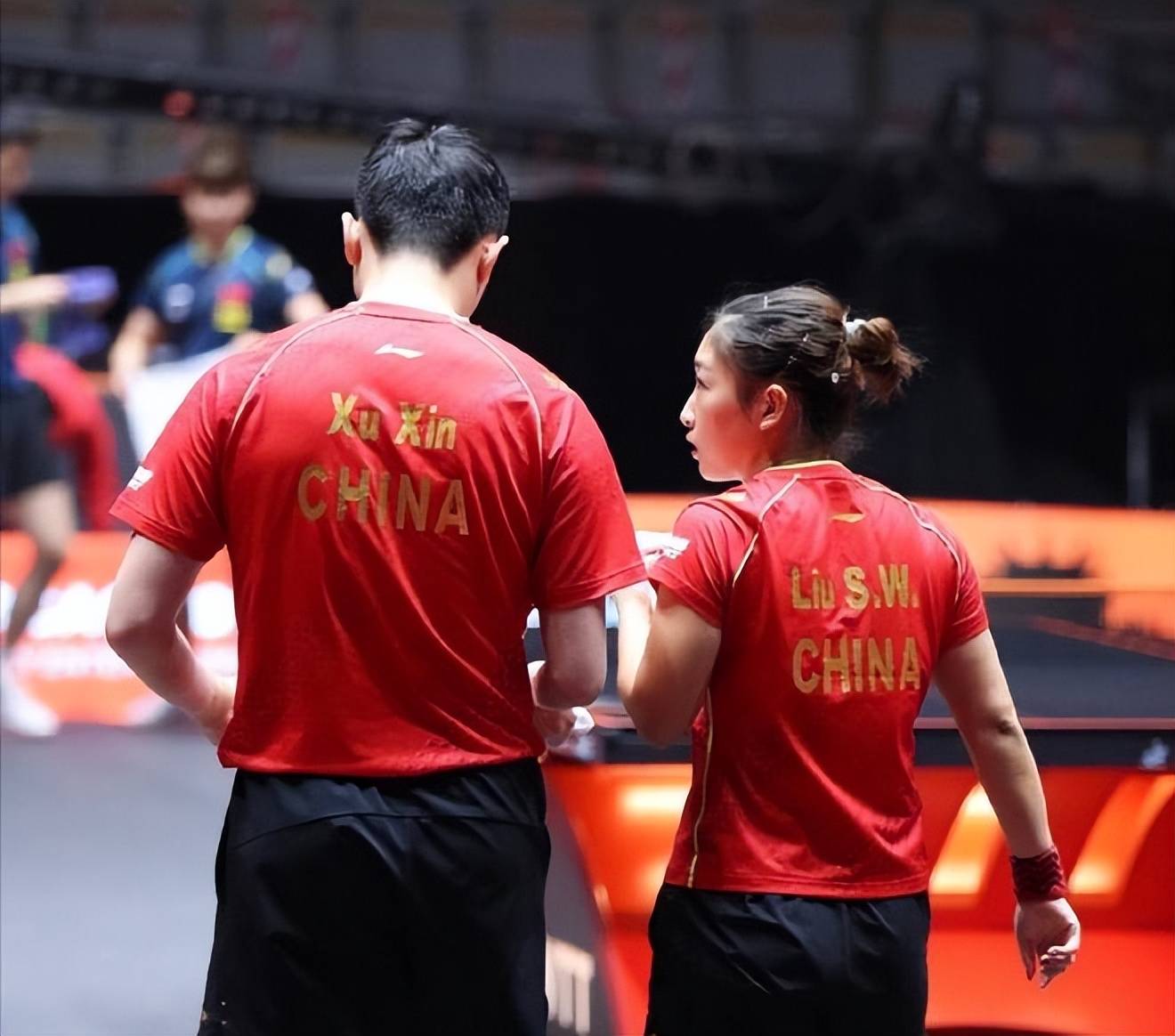 国乒许昕新身份曝光,美丽娇妻亮相接待,丁宁更是力挺宣传造势_刘诗雯