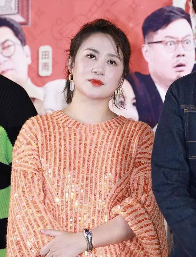 这也得益于马丽超强的少女感,让她看起来和老公几乎没有任何的年龄差