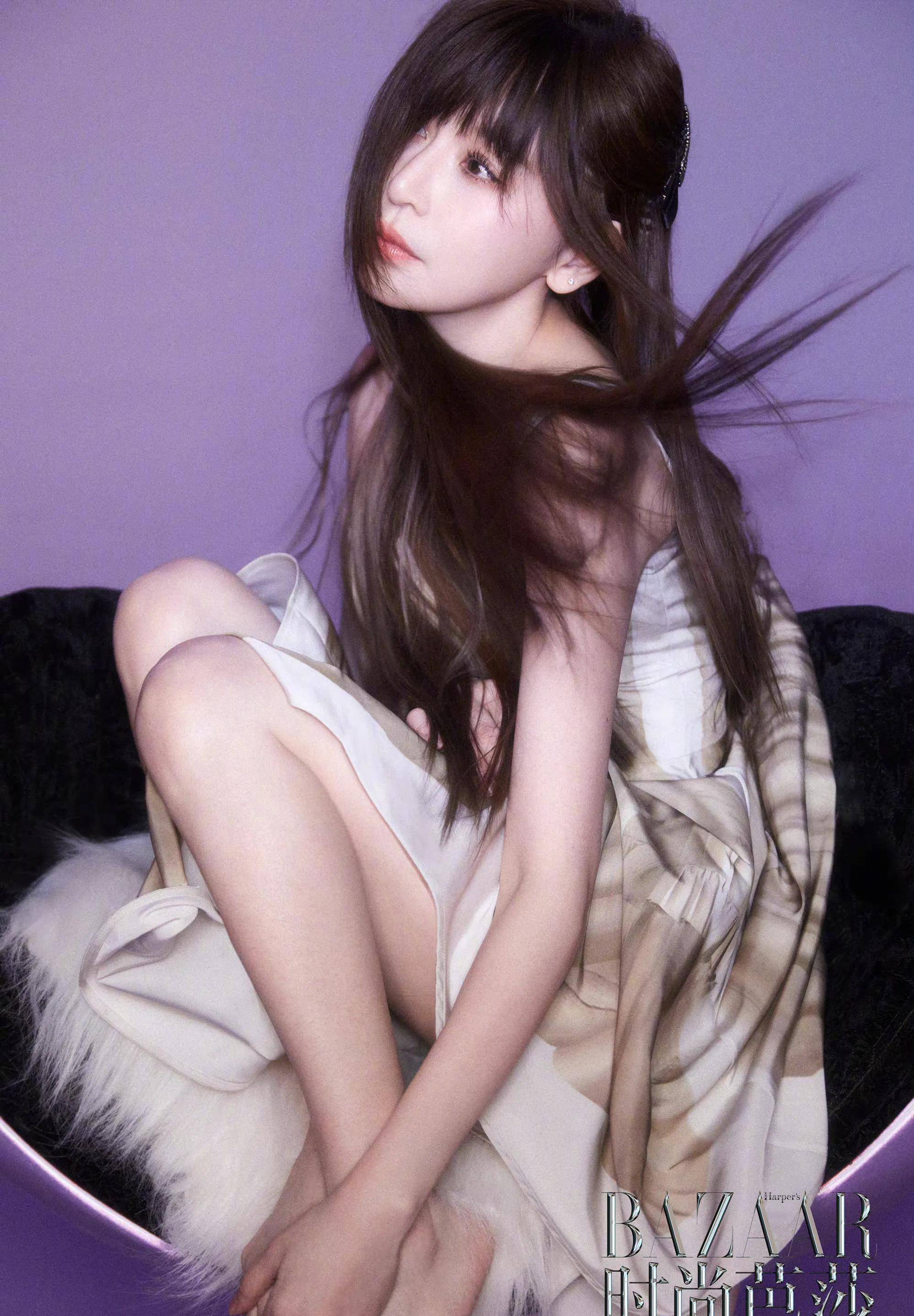 王心凌芭莎y兔k大片 大露香肩秀美腿性感撩人 欧阳娜娜的则又酷又飒