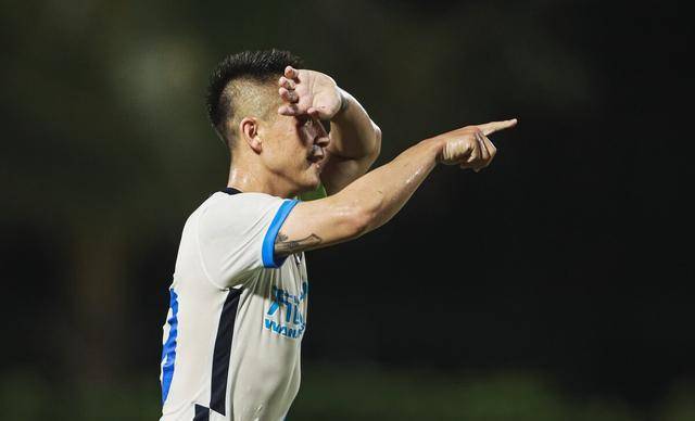 大连人打疯了!双杀广州城,林皇破门,9号神锋回归_比赛_禁区_商隐