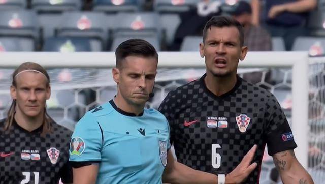 乱战抢射被防守队员封堵;比赛在苏格兰的格拉斯哥汉普顿公园球场举行!