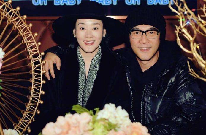 靠第二任老婆发家致富,今50岁成亿万富翁_林依轮_黄琏_音乐