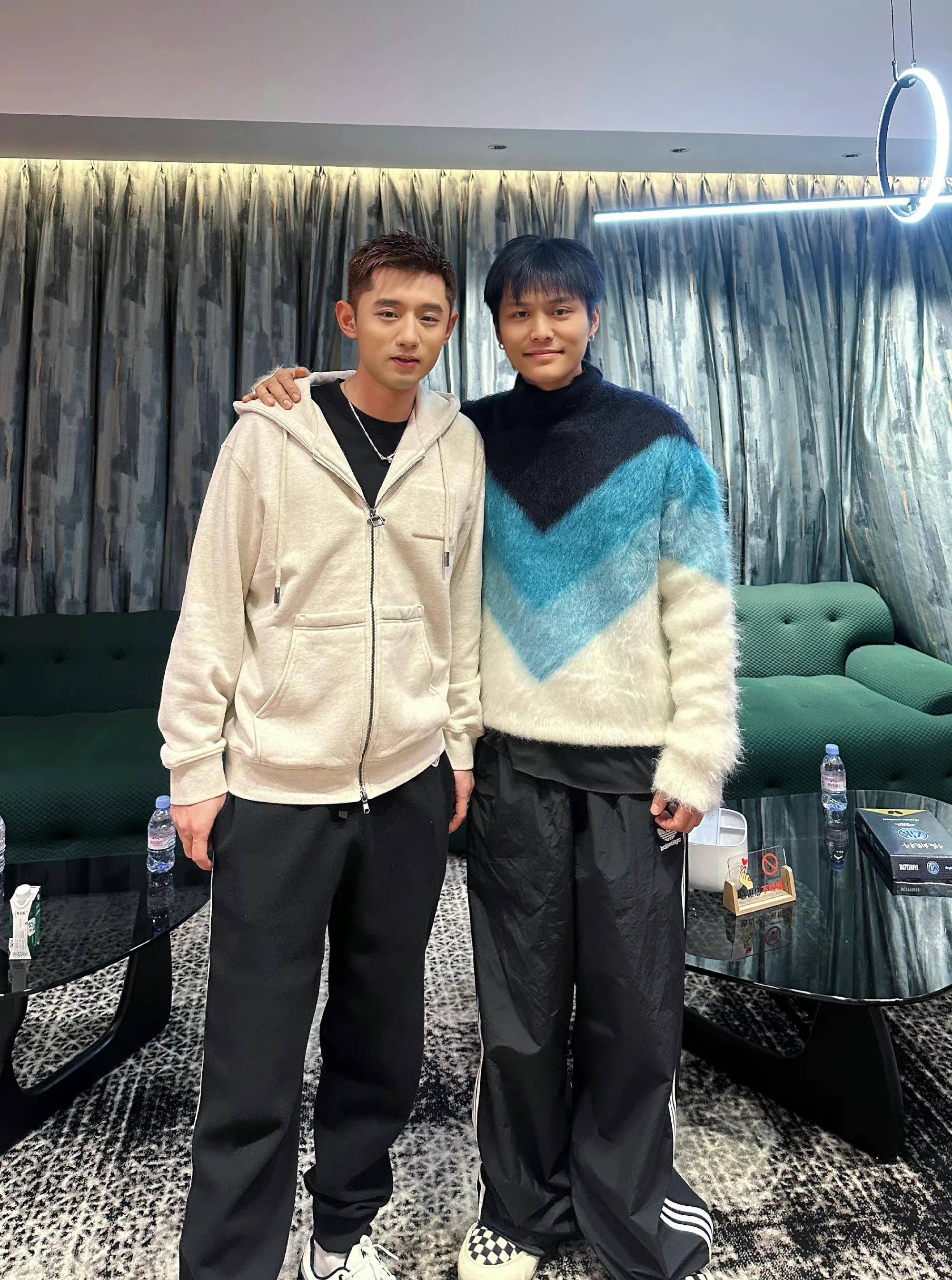 疯狂小杨哥带岳父追星张继科,看到本人直呼太帅了!_身高_爸爸_自然