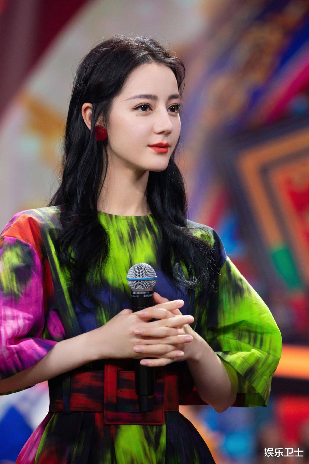 吴亦凡双方撕番便曾引发争议,为此还曾登上电视,如今迪丽热巴杨洋粉丝