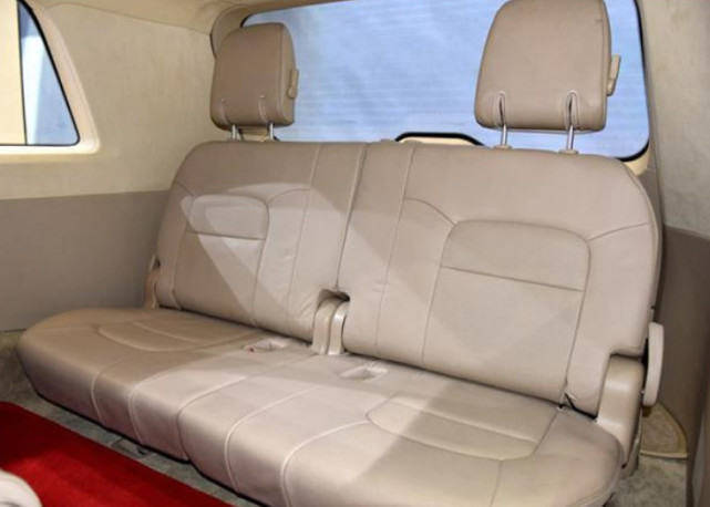 红旗新款suv,车头9条龙,车内配沙发,比劳斯莱斯霸气_搜狐汽车_搜狐网