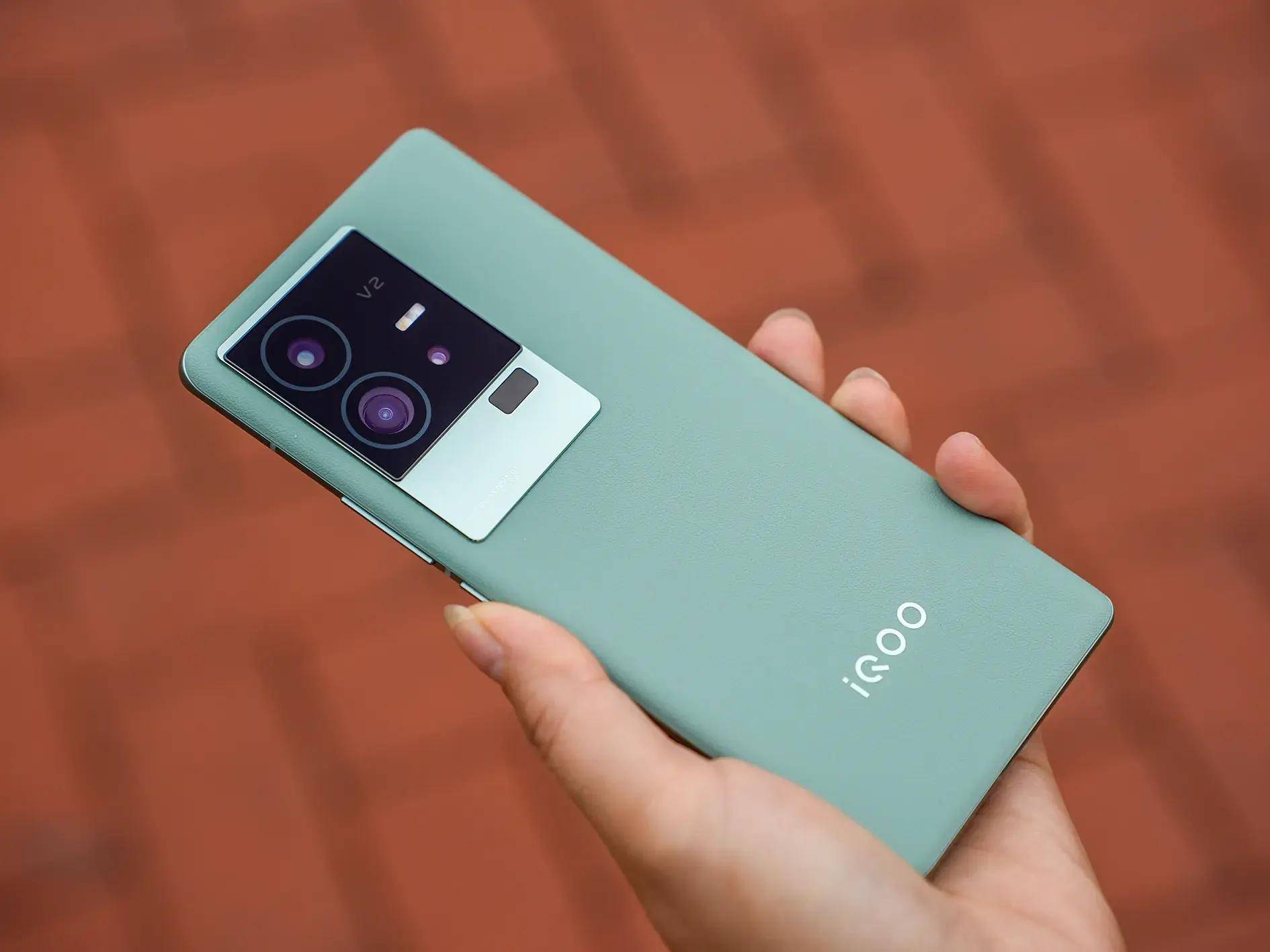 值得一提的是,vivo x90系列三款机型全部上榜top10,可以说是整个12月