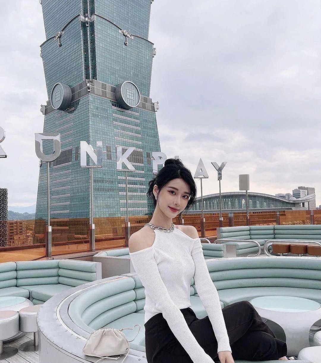 台湾网红杨琪琪,神似洪真英的甜美系女神_网友_脸蛋_天鹅