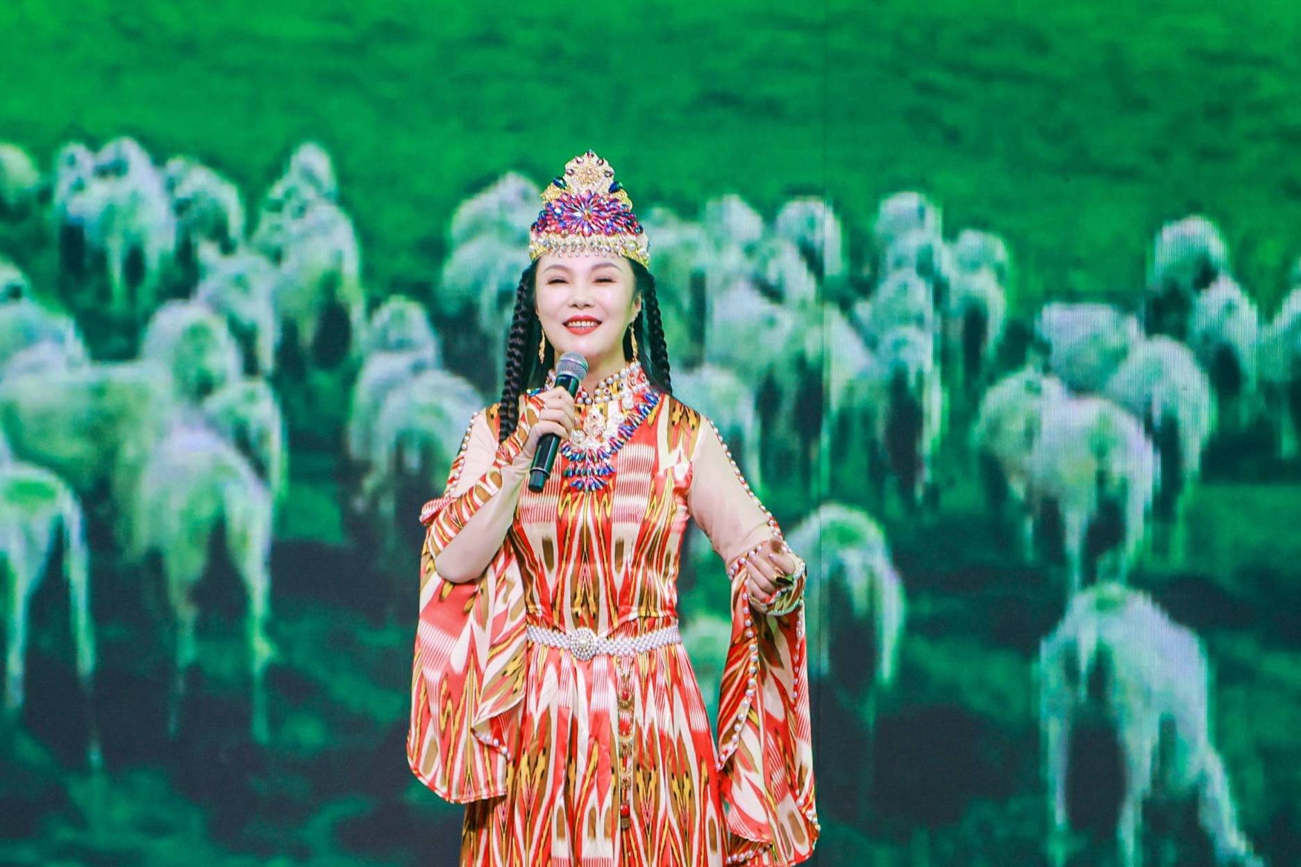 “海拉尔杯”草原星第五届内蒙古青年歌手电视大奖赛举行总决赛