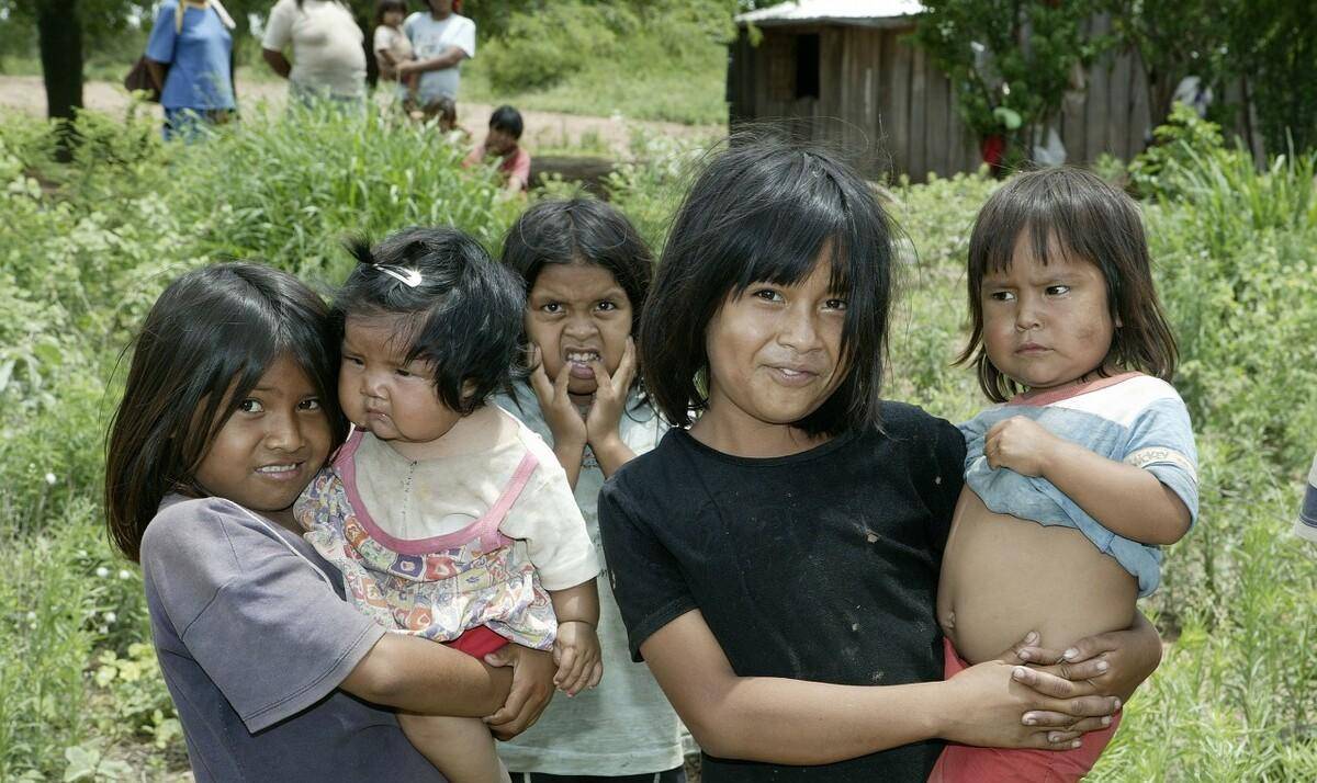 10:在社交过程中,巴拉圭人讲究礼仪,与别人见面时,都是以握手来行礼