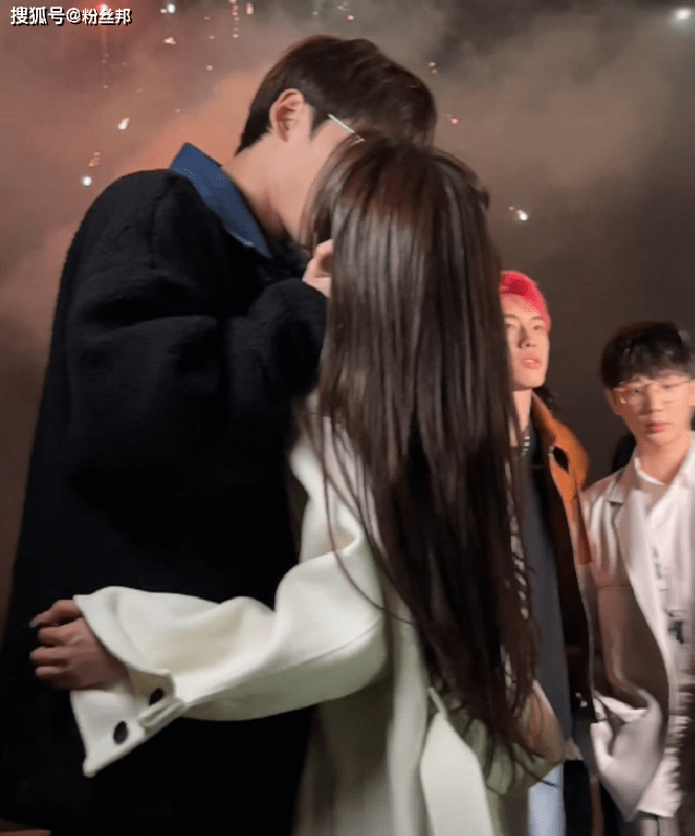 和前男友好兄弟谈恋爱,女网红二姗回应澄清,他们只能算是认识_毛宸宸