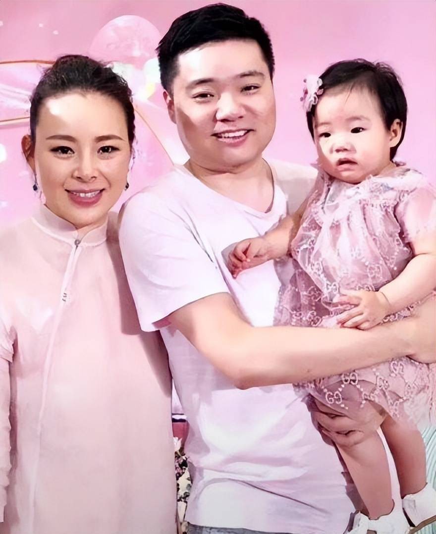 而丁俊晖的妻子是山东姑娘张元元,值得一提的是张元元要比丁俊晖大了6