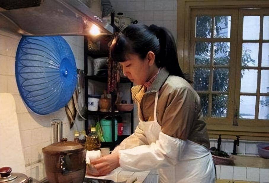 2003年,保姆偷雇主10余万元判刑10年,雇主却帮她减刑四处奔走