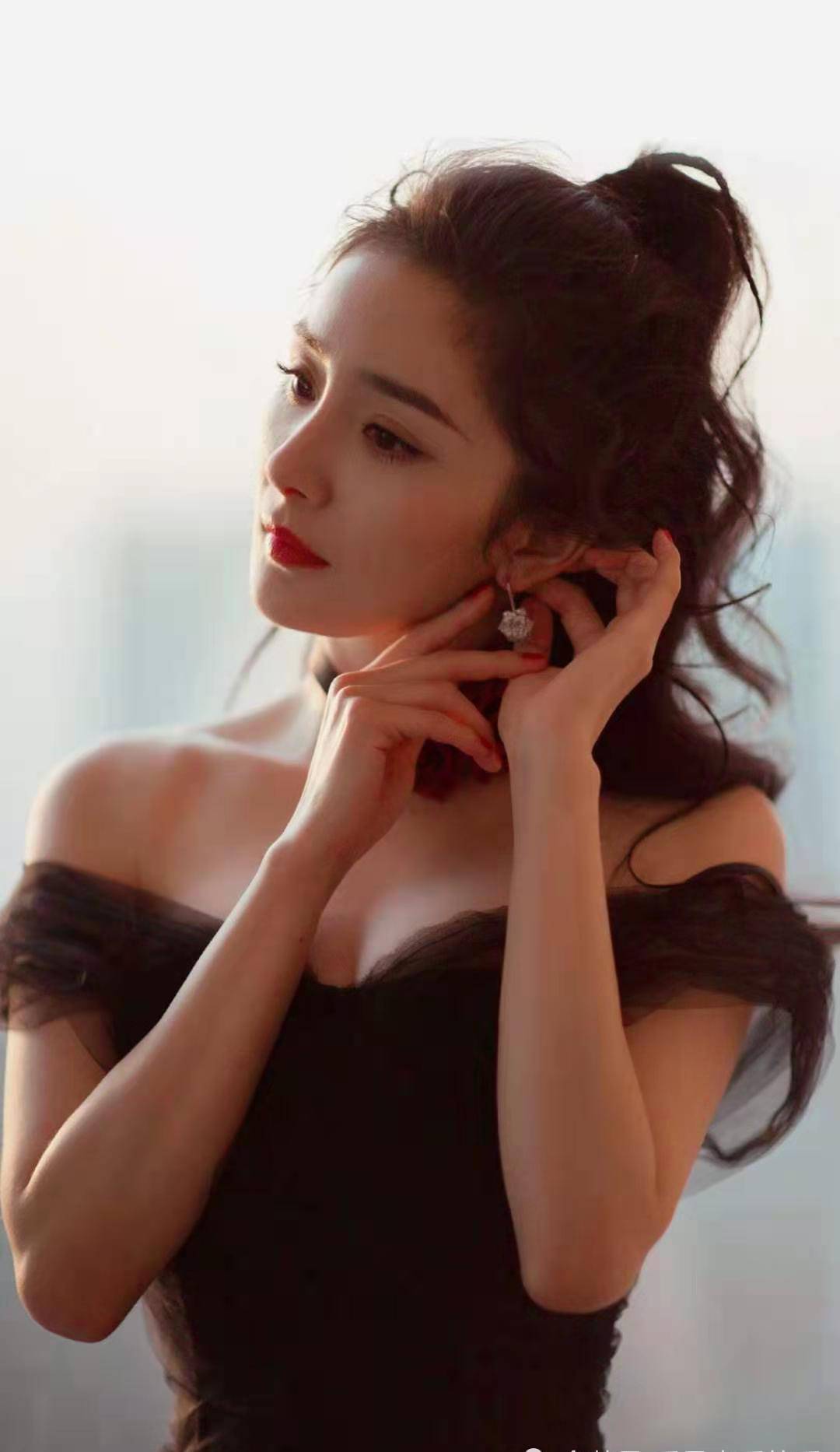 34岁杨幂身材有料,优雅性感少女感十足_王昭君_中国_明星