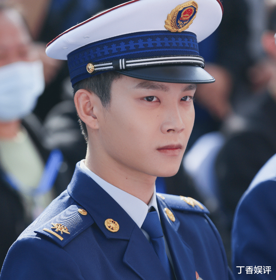 恋爱》未完结,又有新剧开机,我被正装造型圈粉_电视剧_角色_陆宇鹏