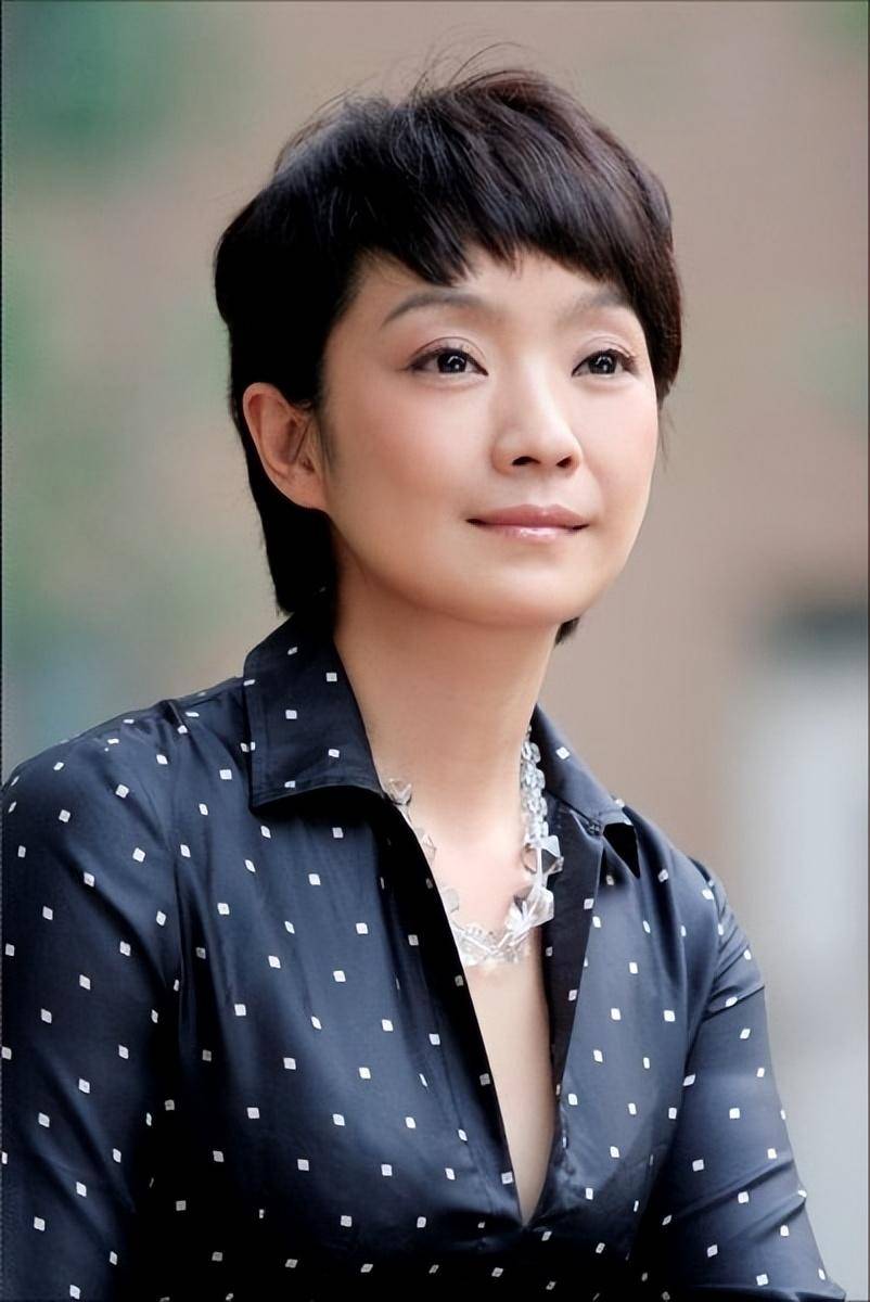 王海燕:遭前妻嫌弃的张嘉译,被她宠成宝,如今一家三口幸福美满_杜珺