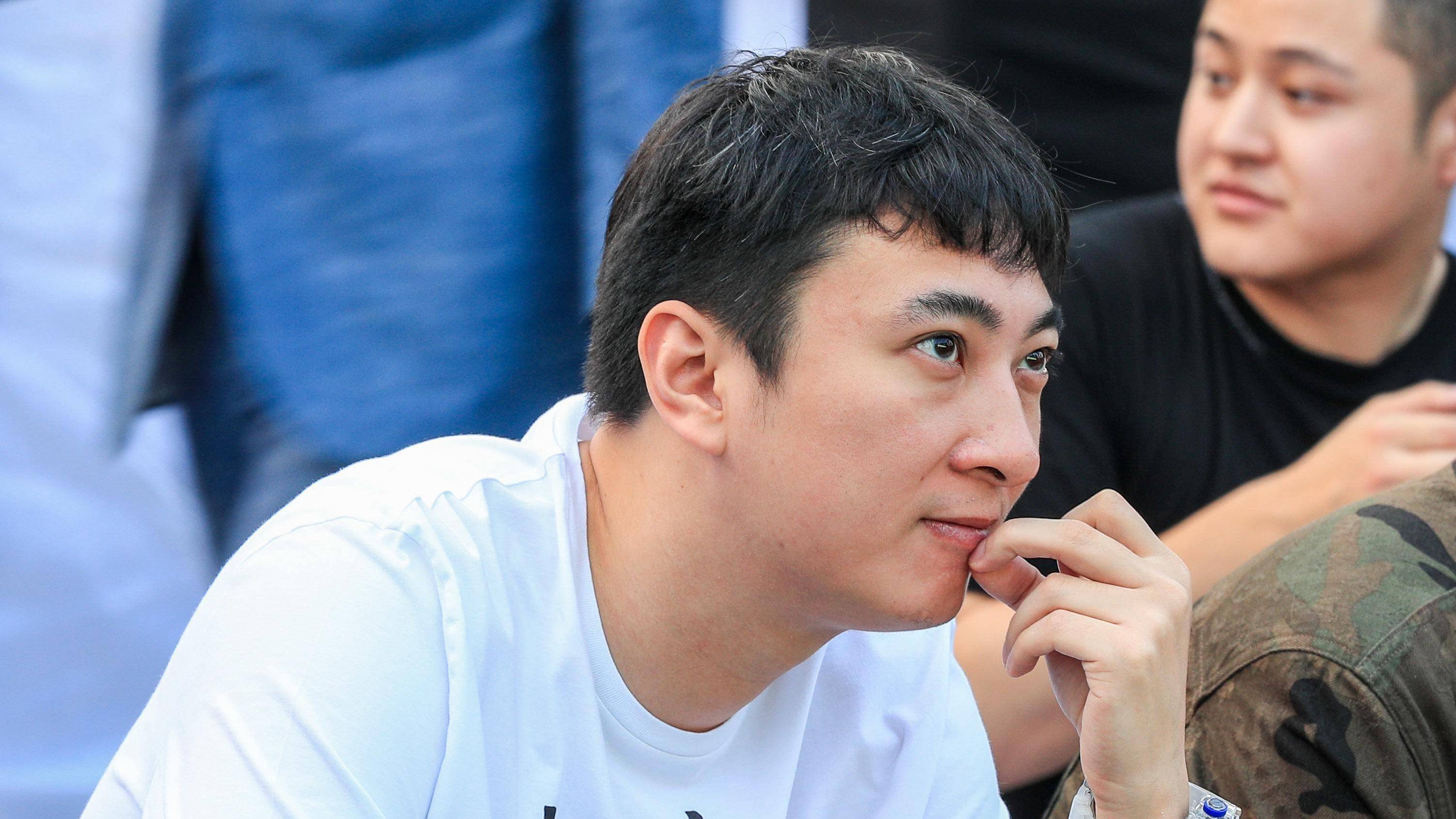 网传王思聪花209万私了?今天网上n多人求挨揍?王健林怎么想?