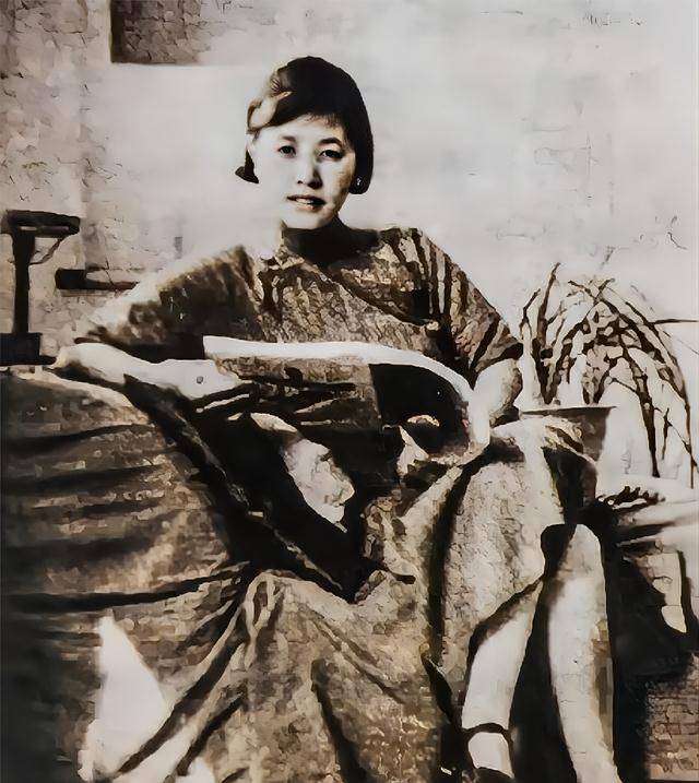 出轨被丈夫发现,她认错回家后,却横眉冷对继续伤害丈夫_陈西滢_凌淑华