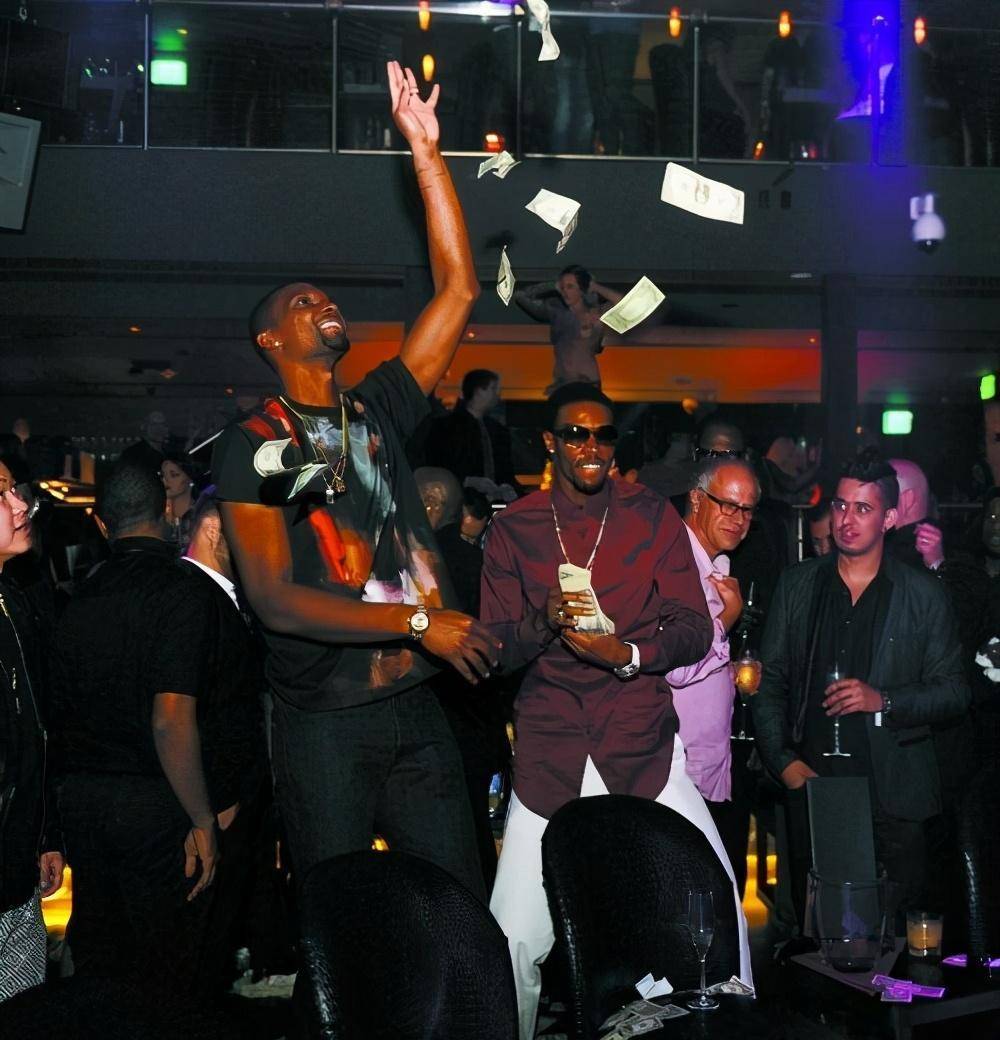 nba球星大都喜欢去夜店,你知道他们一次消费多少钱吗?_波什_哈登_退役