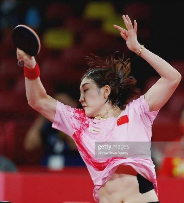 陈梦腹肌抢眼,谁注意到莎莎的胳膊,这或许就是伊藤被打哭的原因_国乒