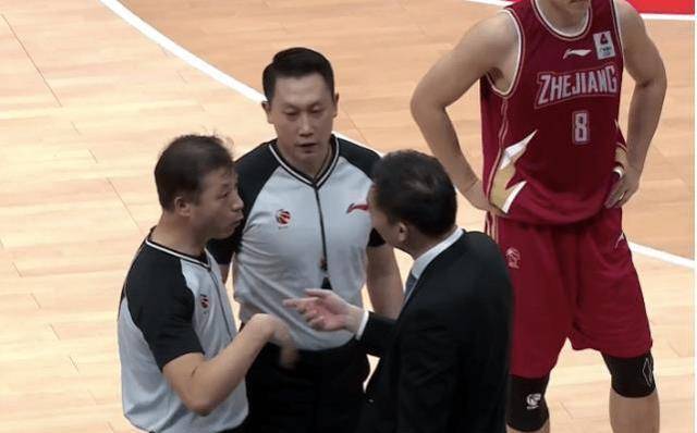 39号裁判杨宏峰,啥事没有_比赛_处罚_进行