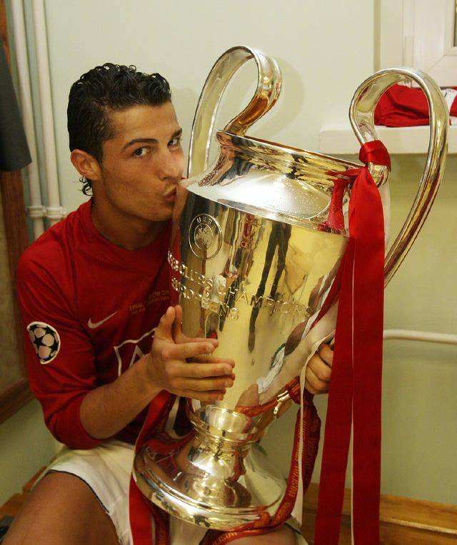 曼联名宿亿往事,03年奥谢防c罗差点缺氧!