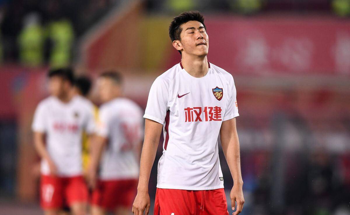 本赛季中超0出场,曾让里皮大怒辞职_刘奕鸣_国足_冯潇霆