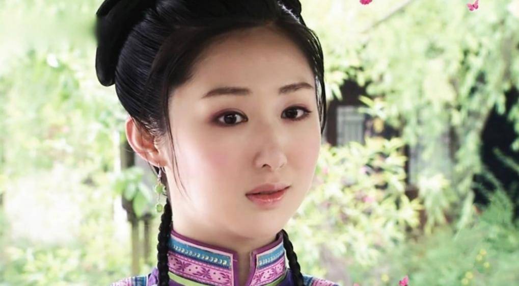 《锦绣南歌》里的小丫鬟,人气曾不输李沁,还演过《回家的诱惑》
