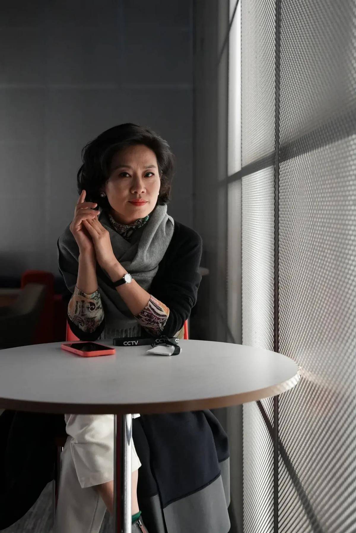 50岁史小诺穿衣质感大气,尽显女人味_职场_西装_造型