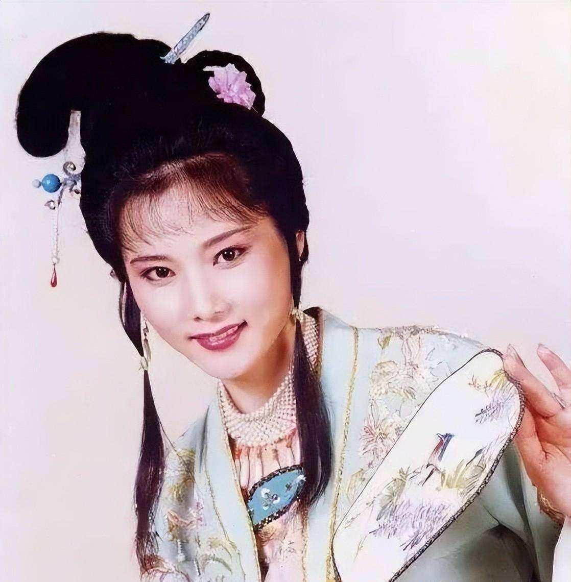 何赛飞最知名的作品当数《大宅门》中的杨九红.