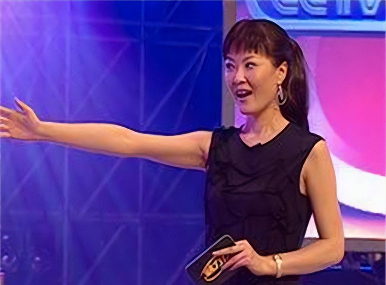 《交换空间》主持人王小骞,41岁高龄产女离开电视,今成网红主播_谭