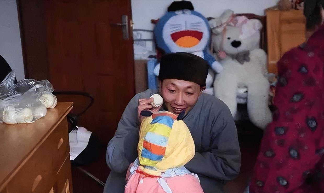 "和尚爸爸"道禄:不当老板当和尚,救400名婴儿,却被寺庙除名_孩子_孕妇
