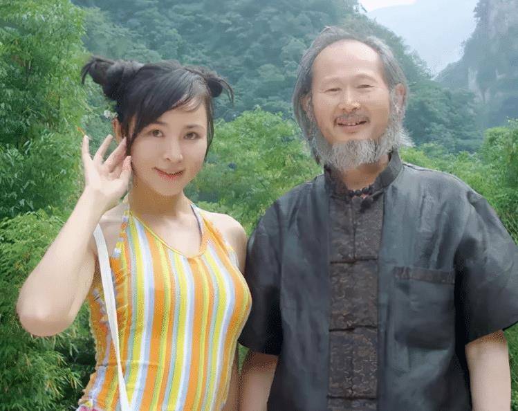 争议画家李壮平,让17岁女儿做人体模特6年,母亲:相信二人关系_李勤