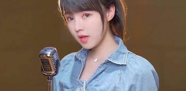 网红萝莉再翻车?离开美颜之后,长相差异太大_视频_网络_照片
