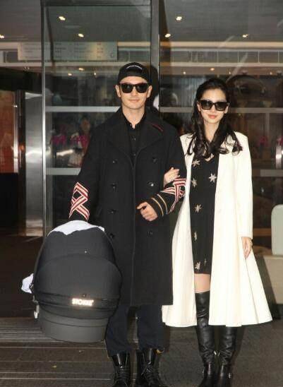 黄晓明接老婆baby出院晓明提着小海绵首次曝光奶奶还派利是_baby_模样