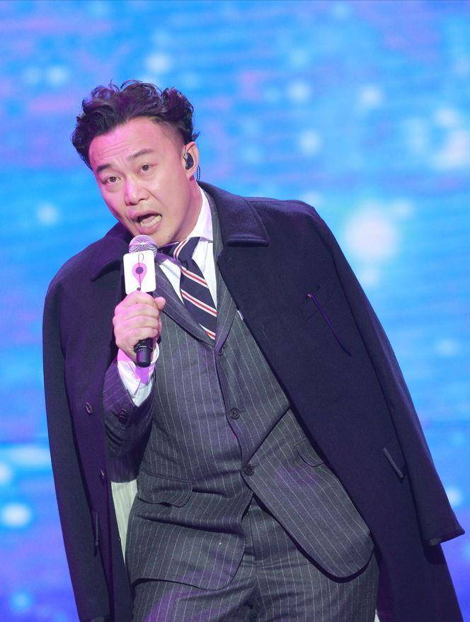 条纹 治疗痞帅连陈奕迅这么痞痞没正形的特别款,是不是立刻都正经起来