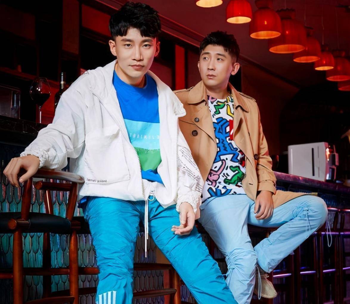 德云天团美男子们的副业:郭麒麟厉害,张云雷美,于谦还得过奖_相声