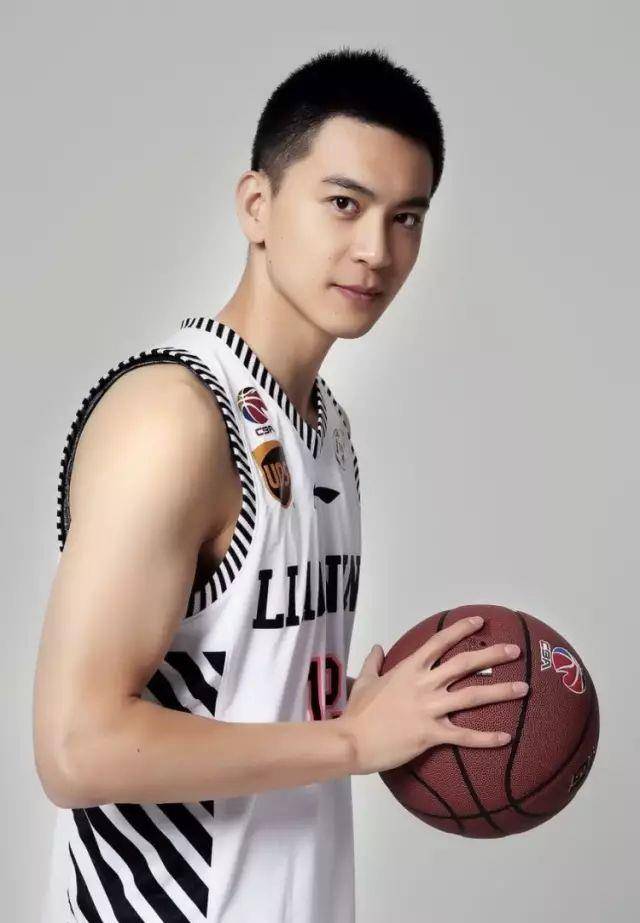 cba第一颜值担当,这位已经当爸的篮球小哥也太好看了吧?