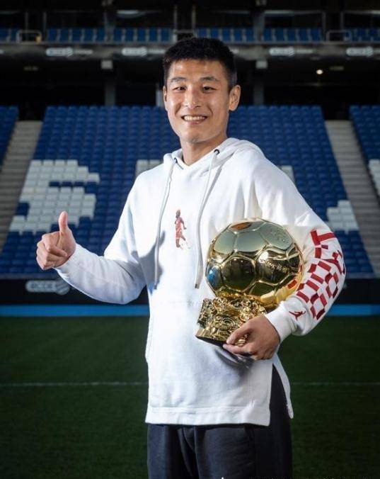 王霜向武磊发出挑战,球迷调侃:霜啊,你这是欺负人啊_中国_球场上_收获