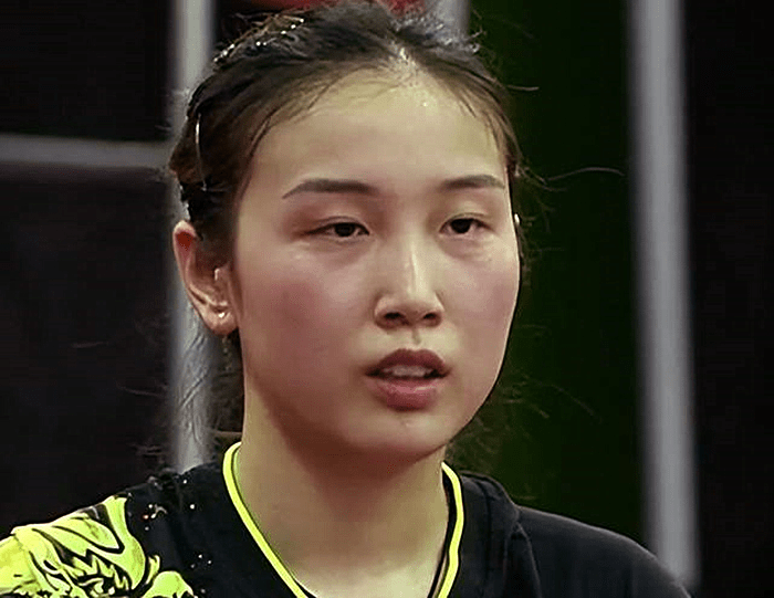 在首轮比赛中,薛飞,梁彦珠,陈元宇和孙文4名选手被淘汰出国乒男乒比赛