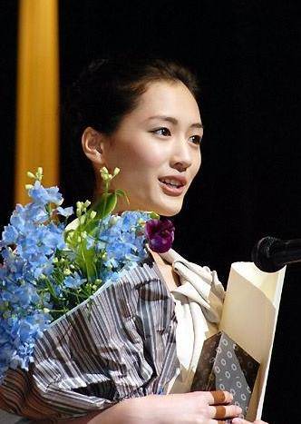 被爆与韩男星交往两年,男方长得比她还美_绫濑遥_鲁敏宇_日本