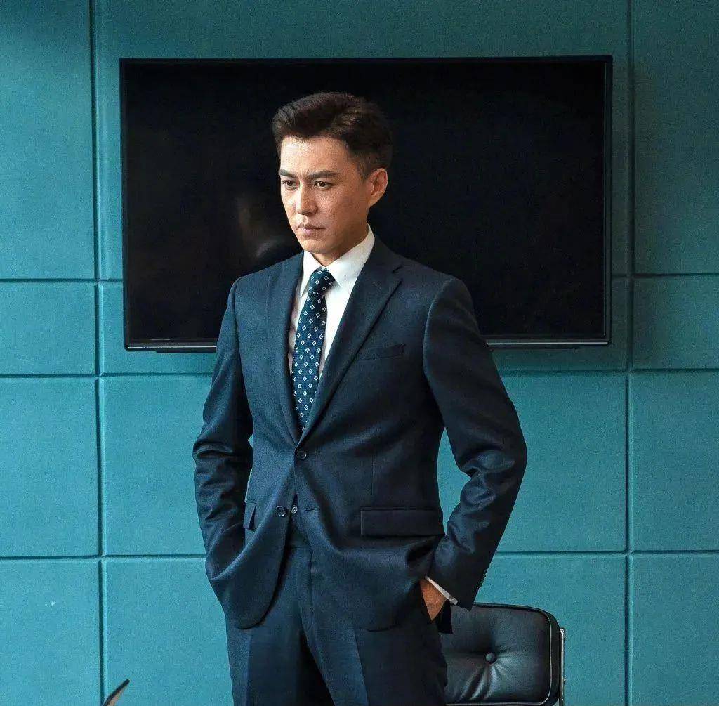 每日八卦:黄晓明坑前妻baby?靳东带同事进组?孟美岐坑惨片方?