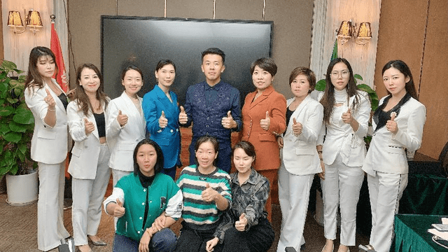 嘉丽蝶变,手把手的保姆式美业赋能机构!_减肥_曲总_小店